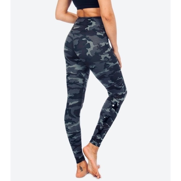 Strut This Dallas Tegan Gray Camo Star High Waisted Ankle Legging EUC One Size - Picture 1 of 6
